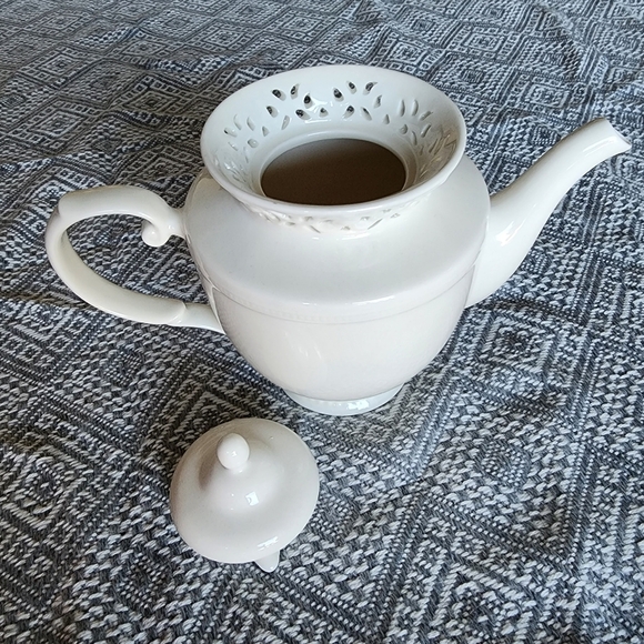 Grace's Teaware White Lace Reticulated Rim Teapot Fine Porcelain - Picture 4 of 6